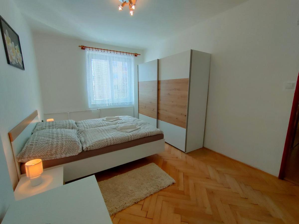 2-Iz. Byt V Tichej Lokalite S Bezplatnym Parkovanim Липтовски-Градок Экстерьер фото
