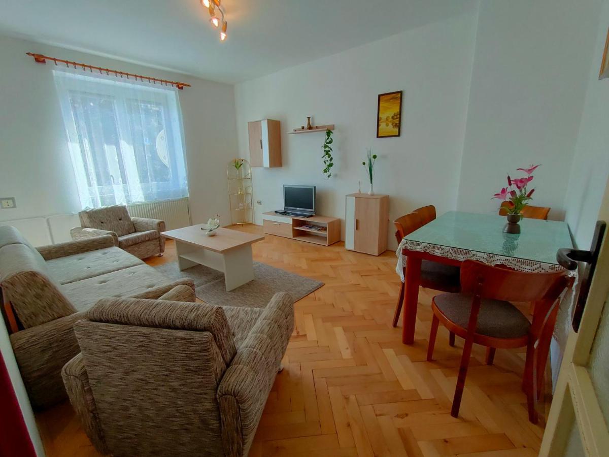 2-Iz. Byt V Tichej Lokalite S Bezplatnym Parkovanim Липтовски-Градок Экстерьер фото